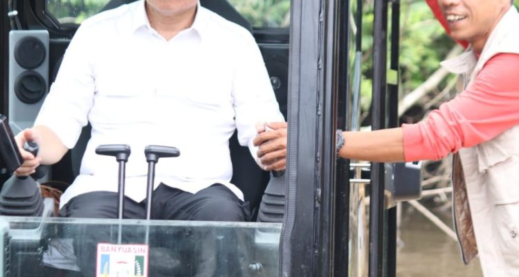 PJ. Bupati Banyuasin Mencoba Alat Amphibious