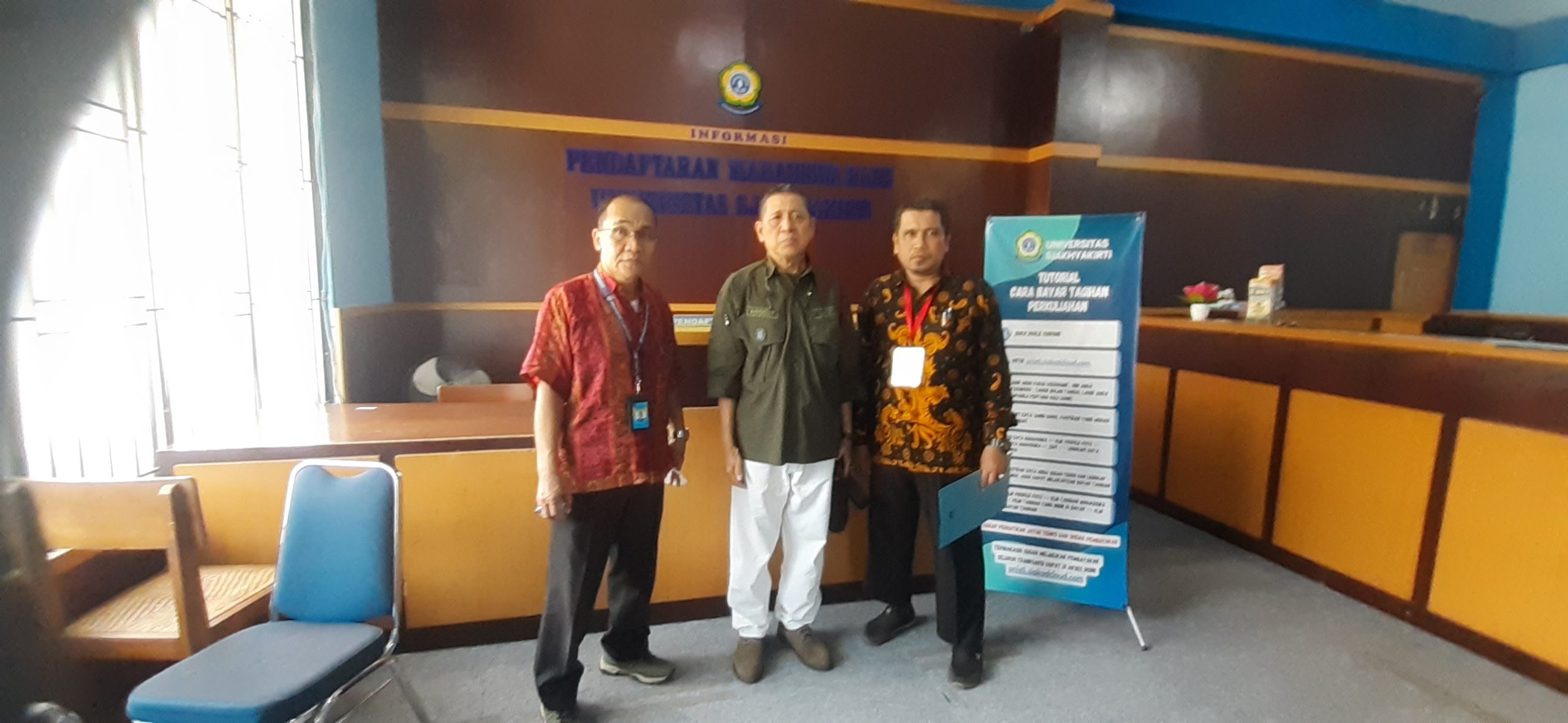 Foto : Dekan Universitakirti Palembang.                PROF Dr Ir Agoes Thony AK MSi Dekan  