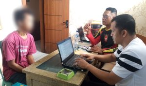 Foto: Diduga Tersangka pembunuh Kakak Ipar menyerahkan diri dipolsek sungai keruh(ist)